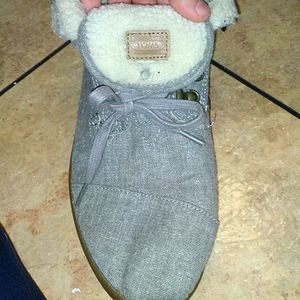 Heathered grey toms